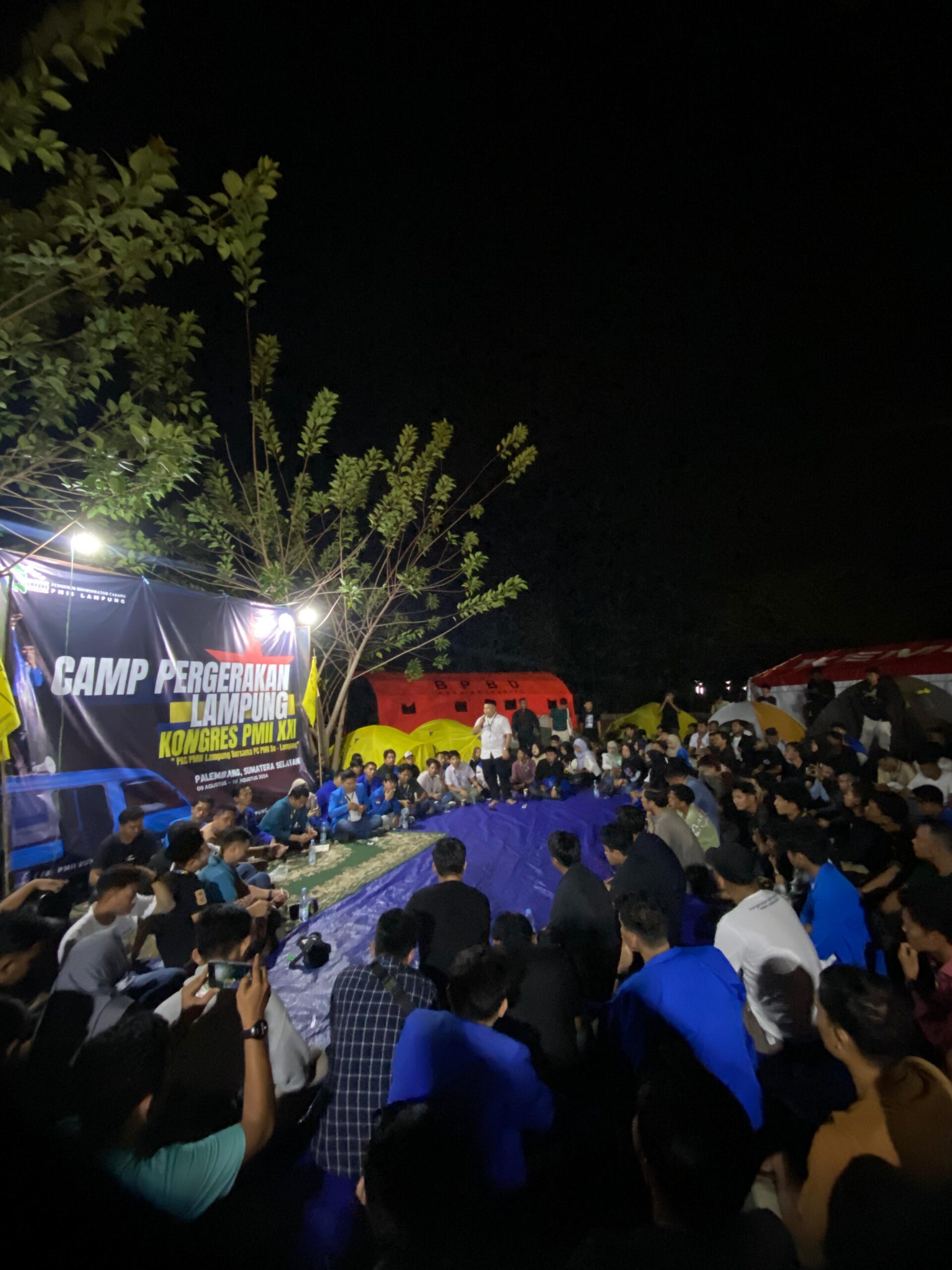 PKC PMII Indonesia Tolak Proses Kongres PB PMII Indonesia ke-XXI di Palembang Seluruh Pengurus Kordinator Cabang ( PKC ) Pergerakan Mahasiswa Islam Indonesia ( PMII ) Se-Indonesia menolak proses Kongres PB PMII ke-XXI yang diselenggarakan di Palembang. Penolakan ini dilakukan karena adanya ketidaknetralan antara pihak SC dan OC serta PB PMII dalam sidang pleno I yang mengakibatkan terjadinya konflik didalam persidangan. Ketua PKC PMII Lampung, Muhammad Yusuf Kurniawan atau biasa disapa akrab dengan Dedi mengatakan, "Bahwasanya Kongres PMII ke-XXI adalah forum persidangan tertinggi yang ada di PMII, ini merupakan forum adu gagasan nilai-nilai yang dimiliki kader untuk PMII yang akan datang, justru diforum saat ini pihak panitia, OC serta SC PB PMII mempercepat persidangan padahal peserta penuh dan peninjau belum memenuhi Quorum yang ditentukan." Adapun pernyataan sikap yang sudah sepakati tersebut di sampaikan oleh Muhammad Yusuf Kurniawan Ketua PKC PMII Lampung. Dengan di ikuti oleh seluruh PKC PMII Se-Indonesia tercantum dalam point-point sebagai berikut: 1. Meminta proses kongres diulang registrasi karena sampai saat ini banyak cabang yang belum dapat ID card (PB PMII menyelesaikan sengketa yang ada di PKC maupun cabang se-Indonesia) 2. Kami meminta tatib persidangan dipimpin oleh Ketua SC dan SC yg sesuai dgn hasil keputusan pleno BPH PB PMII 3. Kami tidak mengakui proses yang sudah dijalankan di forum tadi, karena forum tidak quorum dan pimpinan sidangnya bukan ketua SC kongres. 4. ⁠kami minta PB PMII untuk melaksanakan proses persidangan sesuai dengan mekanisme persidangan yang berlaku. 5. Jika 4 point diatas tidak diindahkan oleh ketum, maka kami ambil alih kongres PMII XXI dan akan memulai melaksanakan sidang2 kongres atas kesepakatan bersama SC, OC , kandidat dan peserta kongres utk keberlanjutan proses kongres pmii ke XXI. Pernyataan sikap tersebut sebagai bentuk respon atas pelaksanaan Kongres XXI di Palembang tahun 2024 yang dianggap tidak sesuai dengan mekanisme yang tertera dalam AD ART dan Peraturan Organisasi PMII.